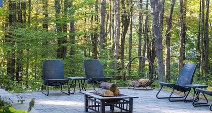 Acres & Views! Firepit, BBQ | Bayley Way Getaway