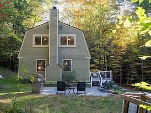 Exterior - Acres & Views! Firepit, BBQ - Bayley Way Getaway (Quechee)