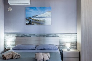 1 bedroom, WiFi, bed sheets - Holiday Home 'Abbacari 1' with Sea View, Wi-Fi and Air Conditioning (Realmonte)