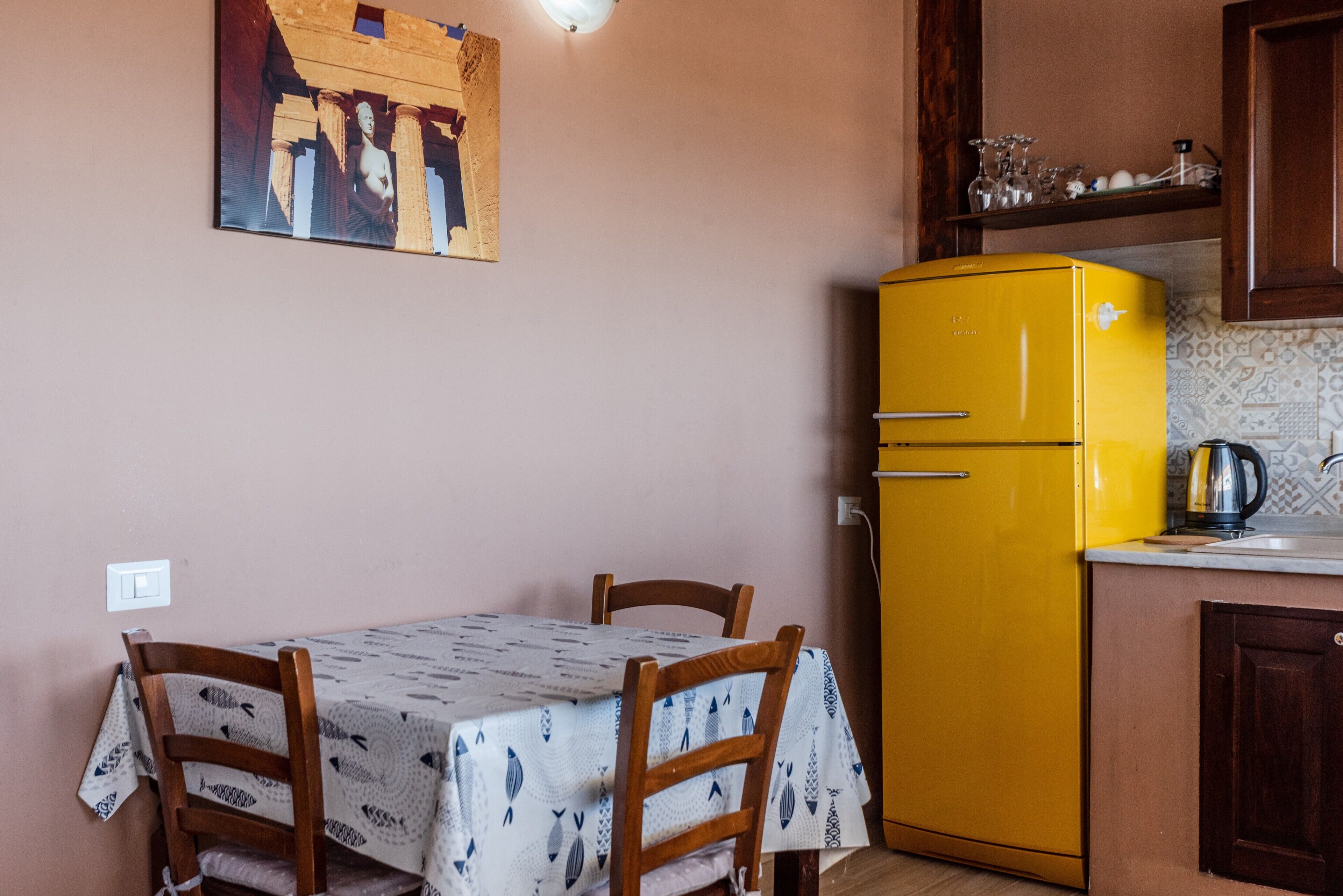 Fridge, oven, stovetop, coffee/tea maker