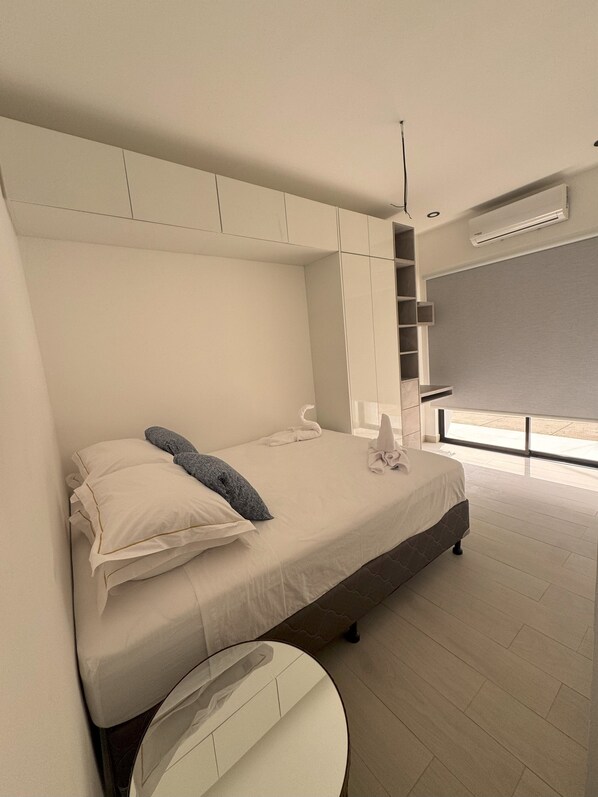 1 bedroom, desk, free WiFi, bed sheets