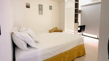 1 bedroom, desk, WiFi (free), bed sheets