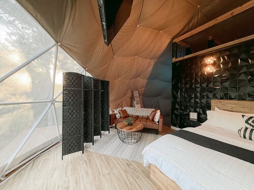 Charming glamping dome in quaint Heber Springs