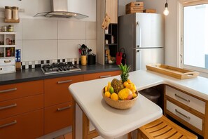 Mikrowelle, Ofen, Herdplatte, Geschirrspüler