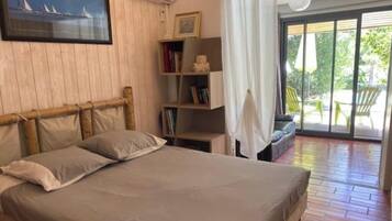 3 bedrooms, iron/ironing board, travel cot, WiFi