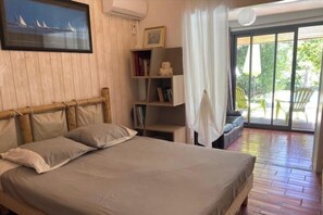 3 habitaciones, tabla de planchar con plancha, cuna de viaje y wifi