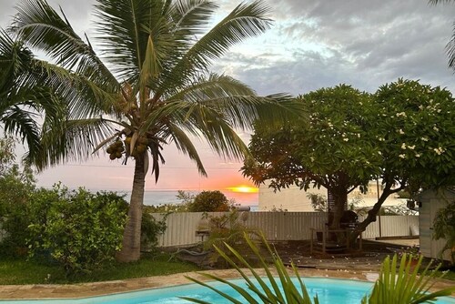 Close to the beach, house with large swimming pool, ideal for family/friends, sea view.