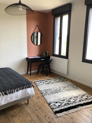 4 bedrooms, WiFi, bed sheets