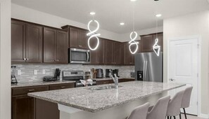 電子レンジ、オーブン、コンロ、食器洗い機