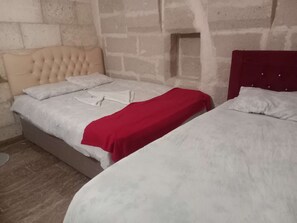 Eenvoudige kamer, uitzicht op tuin