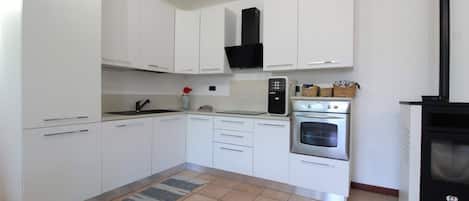 Geladeira, fogão, cooktop, lava-louças