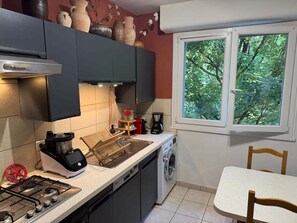 Réfrigérateur, micro-ondes, four, lave-vaisselle