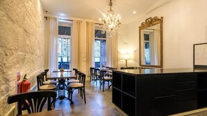Dining - Porto Suites do Marquês (Porto)