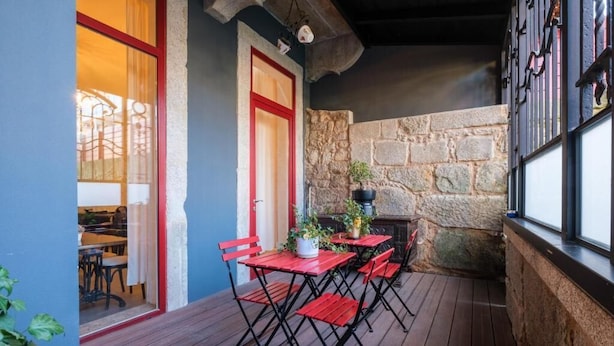 Outdoor dining - Porto Suites do Marquês (Porto)