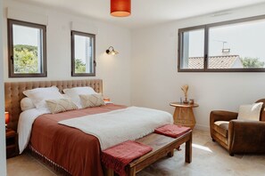 7 makuuhuonetta, silitysrauta/-lauta, ilmainen Wi-Fi, vuodevaatteet