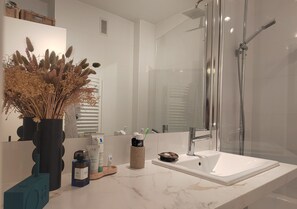 Hair dryer