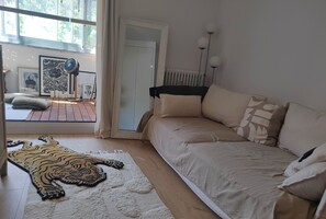 Iron/ironing board, WiFi