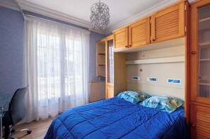 3 chambres, fer et planche à repasser, Wi-Fi, draps fournis