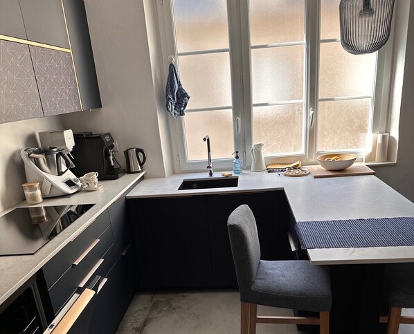 Fridge, microwave, oven, dishwasher