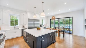 Mikrobølgeovn, ovn, kogeplade, kaffe-/temaskine