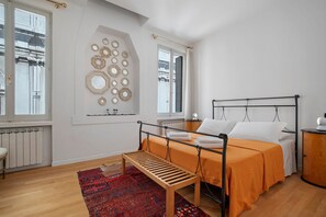 3 habitaciones, tabla de planchar con plancha, wifi y ropa de cama 