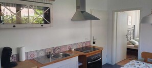 Four, plaque de cuisson, serviettes en papier