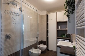 Deluxe Duplex, City View | Bathroom | Free toiletries, hair dryer, towels, soap - notaMi - Rolandi Duplex with Terrace (Milan)