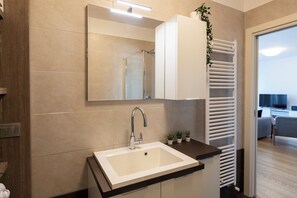Deluxe Duplex, City View | Bathroom - notaMi - Rolandi Duplex with Terrace (Milan)
