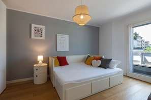 Deluxe Duplex, City View | Iron/ironing board, free WiFi