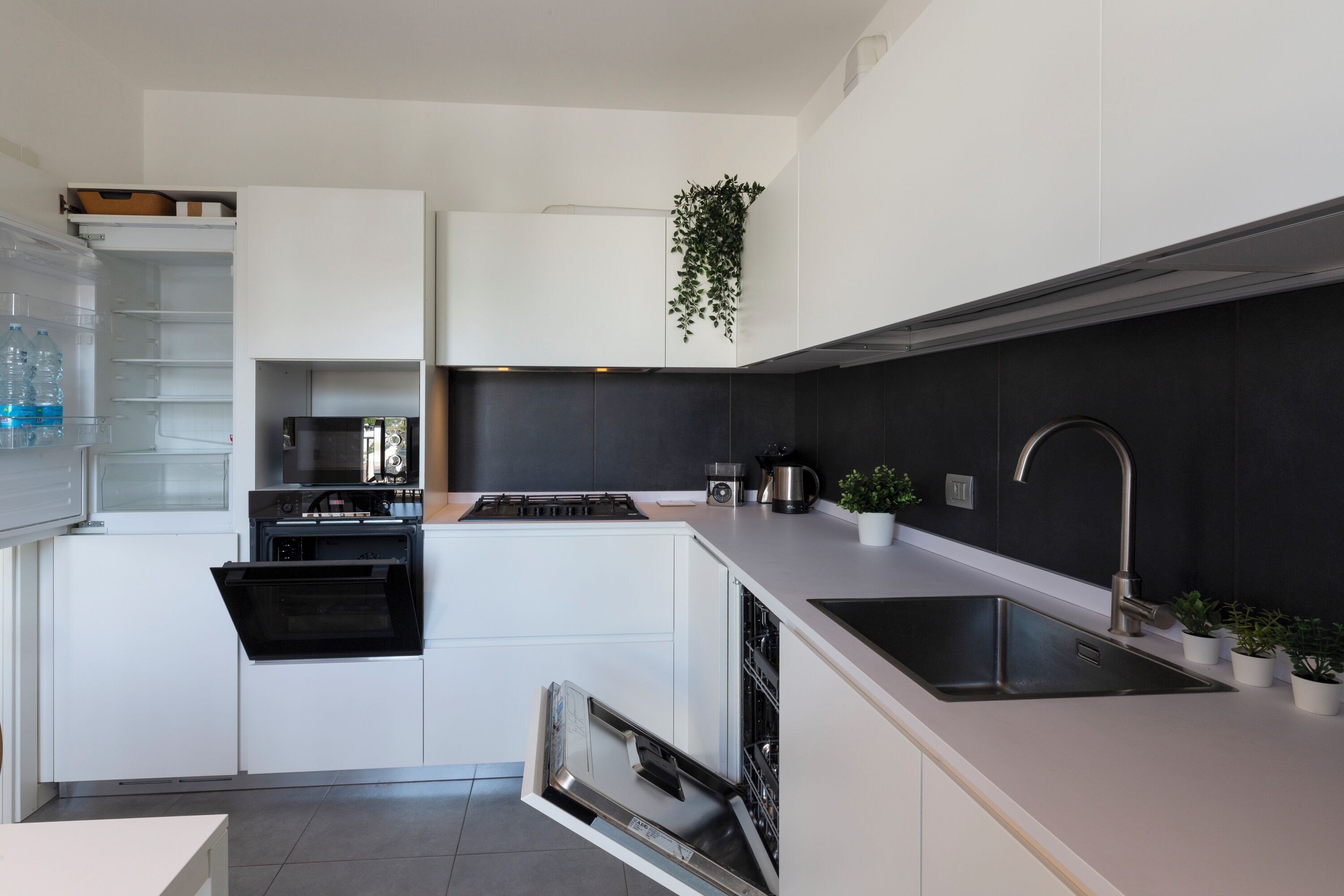 Deluxe Duplex, City View | Private kitchen | Full-sized fridge, microwave, oven, stovetop