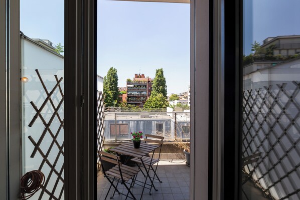 Deluxe Duplex, City View | Terrace/patio