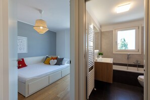 Deluxe Duplex, City View | Bathroom