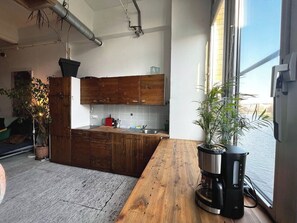 Private kitchen - Feel free in a 140 sqm loft - party allowed! (Berlin)