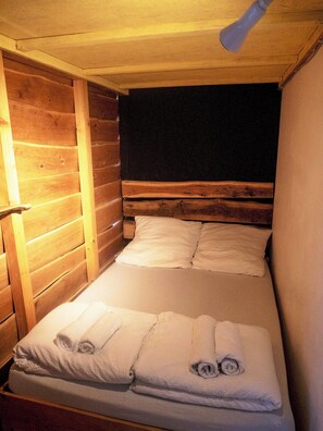 5 slaapkamers, een strijkplank/strijkijzer, wifi, beddengoed
