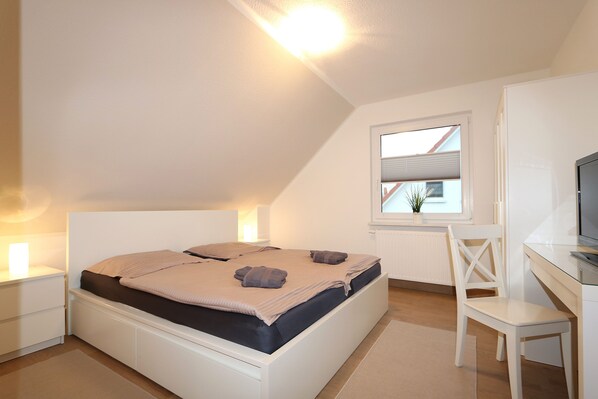 Iron/ironing board, WiFi, bed sheets