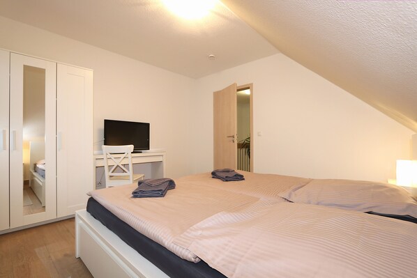 Iron/ironing board, WiFi, bed sheets