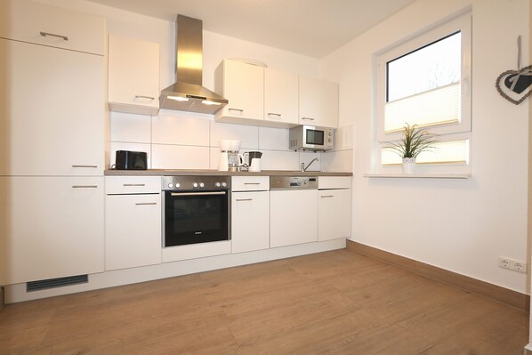 Mikrowelle, Ofen, Herdplatte, Geschirrspüler