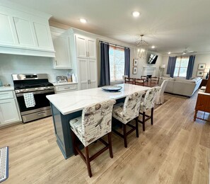 Micro-ondes, four, plaque de cuisson, lave-vaisselle