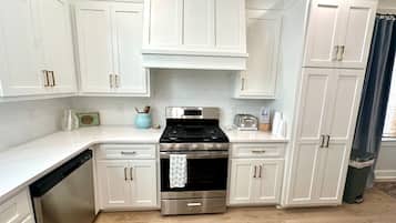 Micro-ondes, four, plaque de cuisson, lave-vaisselle