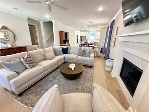 Smart TV, fireplace