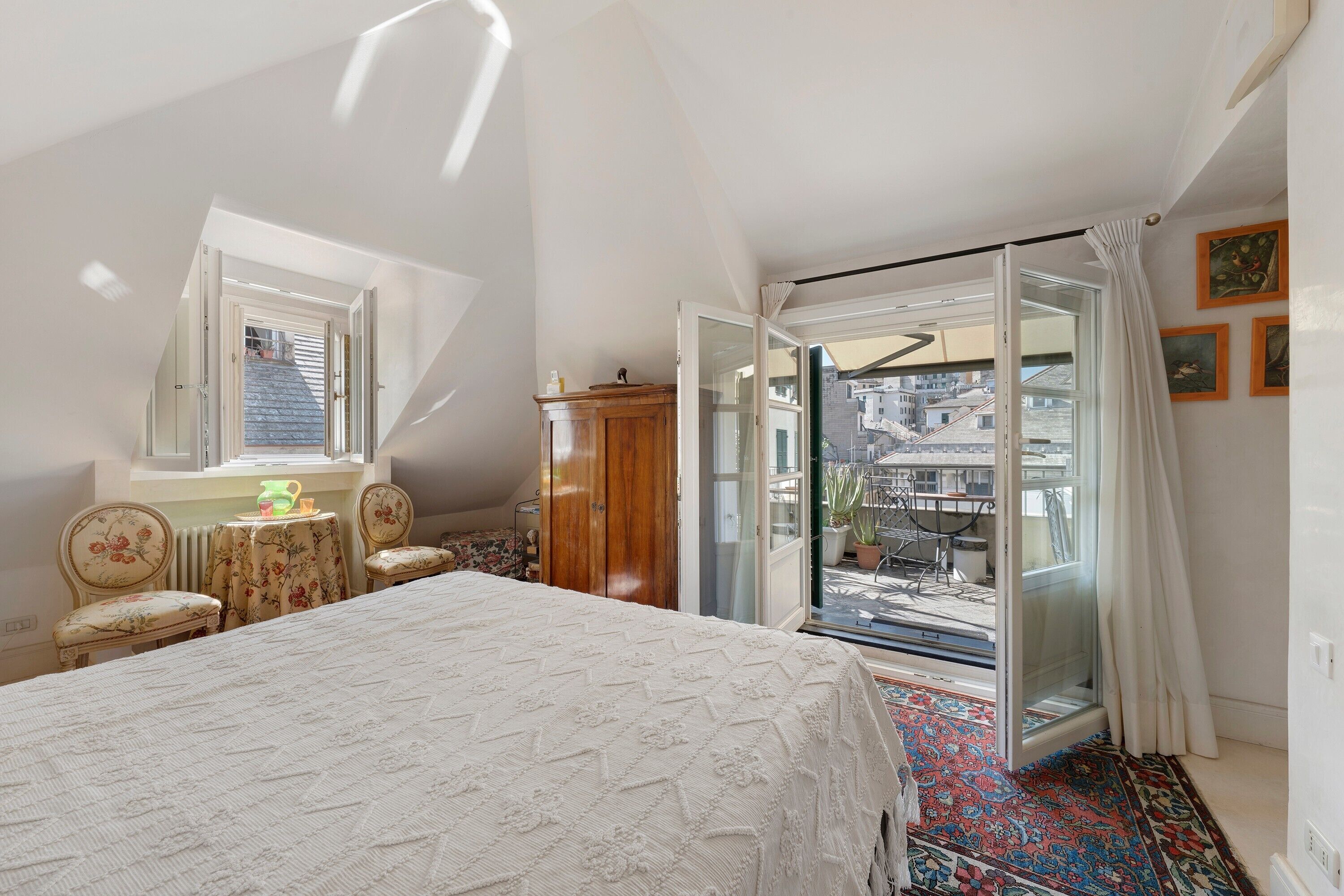 1 camera, Wi-Fi, lenzuola