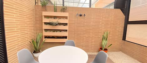 Apartamento Economico, Balcon | Restauration en plein air