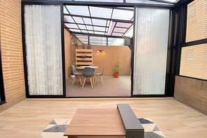 Apartamento Economico, Balcon | Interiør