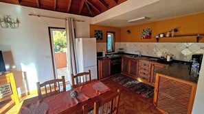 Frigorífic, microones, forn i placa de cuina 