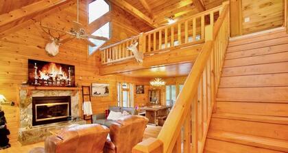 Honey Bear Hideaway - Mountain Views - Paved Roads - Pup Friendly - Cozy - WIFI
