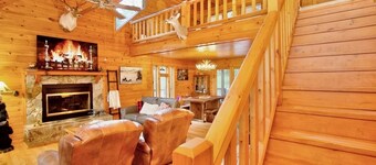 Honey Bear Hideaway - Mountain Views - Paved Roads - Pup Friendly - Cozy - WIFI