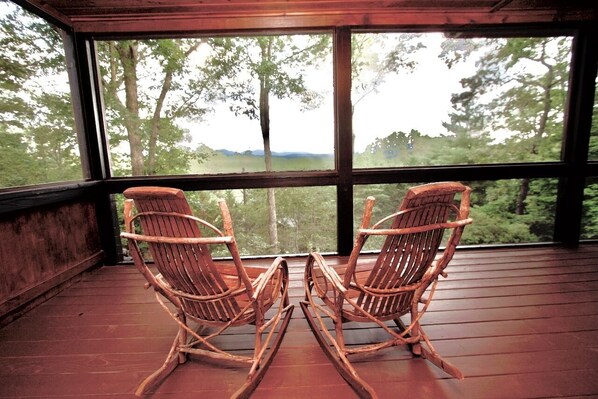 Interior - Honey Bear Hideaway - Mountain Views - Paved Roads - Pup Friendly - Cozy - WIFI (Morganton)