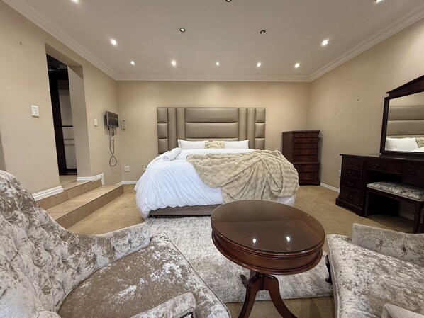 5 bedrooms, desk, iron/ironing board, free WiFi