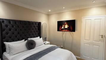 5 bedrooms, iron/ironing board, WiFi, bed sheets