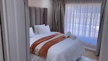 Iron/ironing board, WiFi, bed sheets
